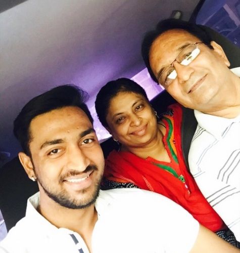 Krunal Pandya With His Mother And Father