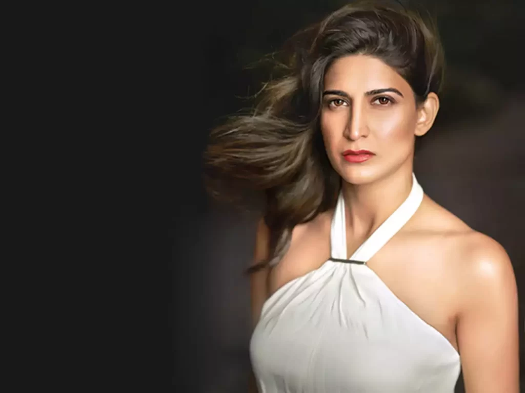 Aahana Kumra as Shivi Malhotra