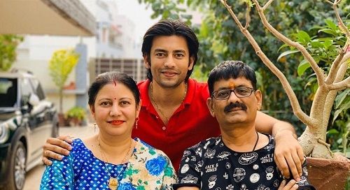 Aashay Mishra With His Father And Mother