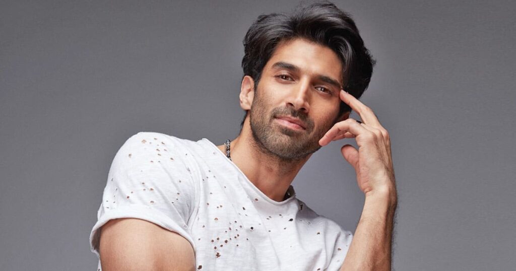 Aditya Roy Kapur as Advait Thakur