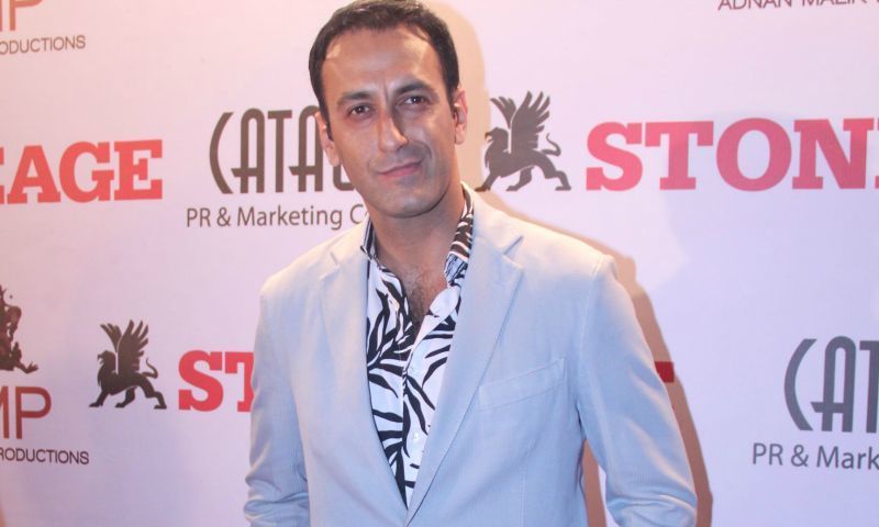 Adnan Jaffar as Waqar