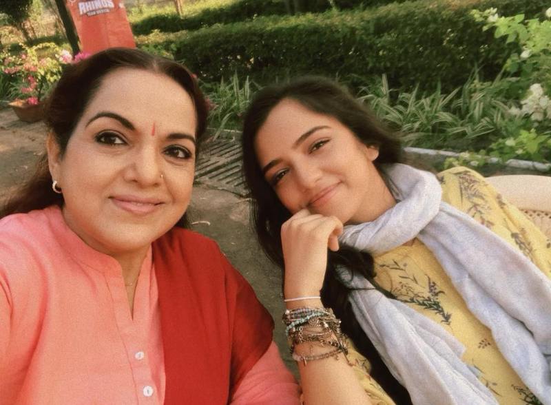 Ahsaas Channa With Her Mother