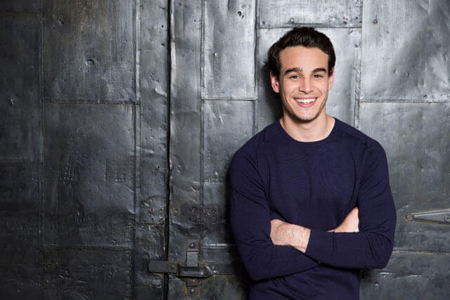 Alberto Rosende as Simon Lewis