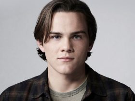 Alex Neustaedter Biography Height Weight Age Movies Wife Family Salary Net Worth Facts More