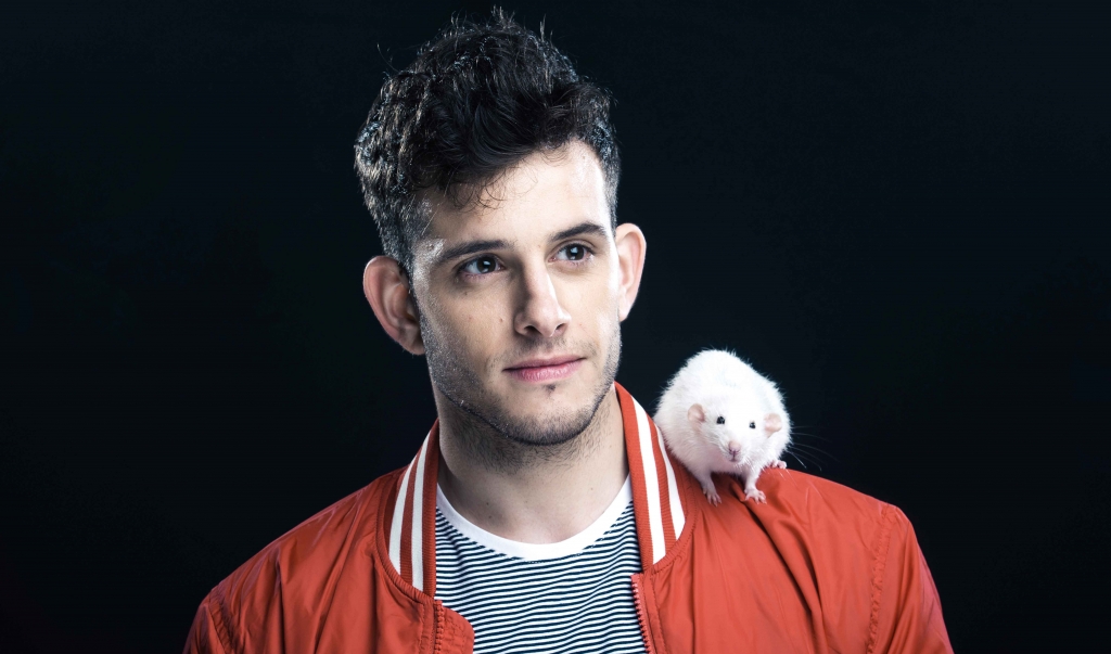 The Girl in the Mirror: Review, Story, Cast, Episodes, Release Date, Budget & More Álex Villazán as Tom