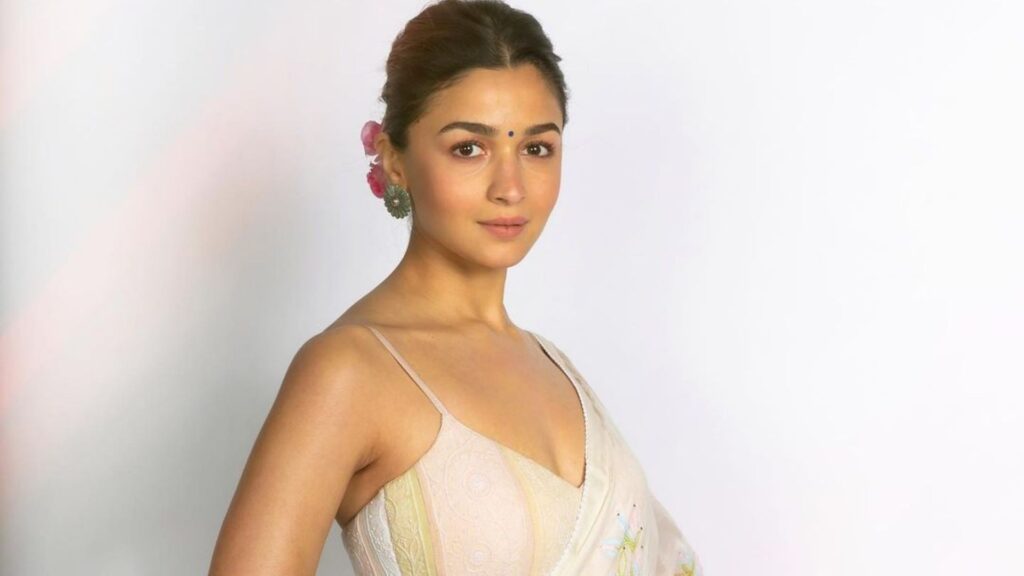 Alia Bhatt as Safeena Firdausi