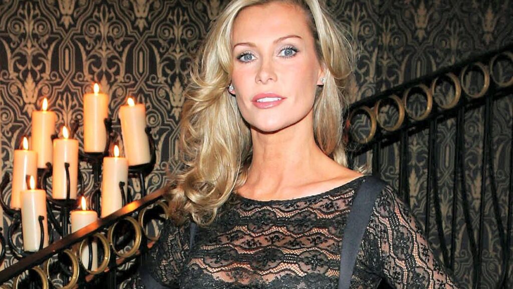 Alison Doody as Lady Scott