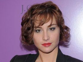 Allison Scagliotti Biography Height Weight Age Movies Husband Family Salary Net Worth Facts More