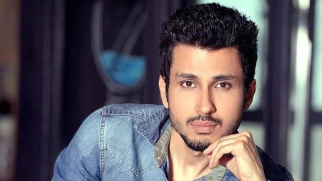 Amol Parashar as Bhagat Singh