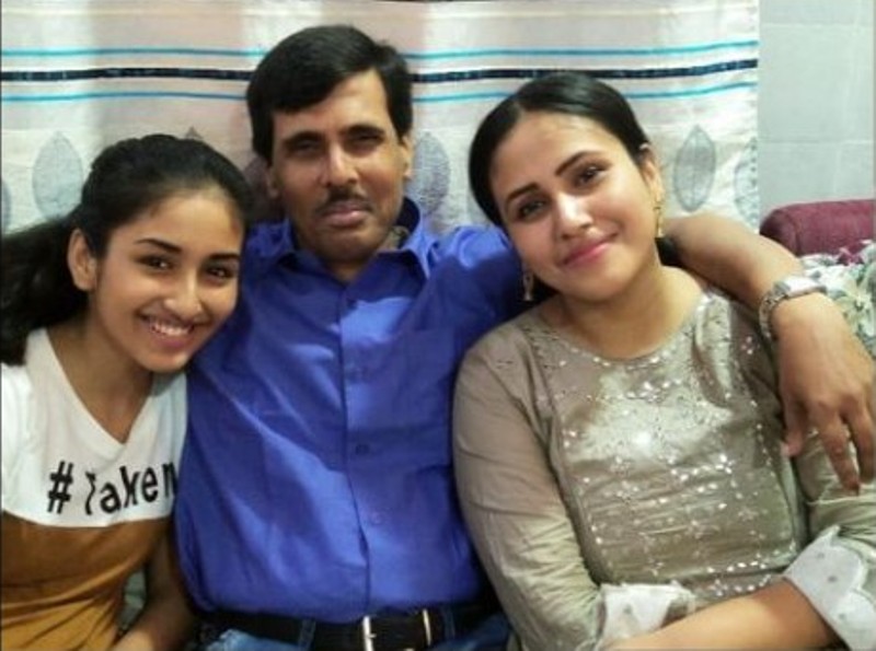 Anchal Sahu With Her Father And Mother