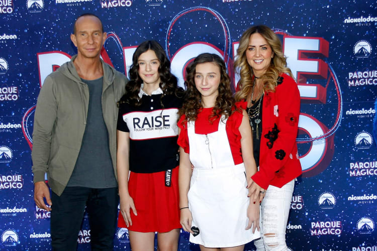 Andrea Legarreta Biography, Height, Weight, Age, Movies, Husband, Family, Salary, Net Worth, Facts & More Andrea Legarreta With Her Daughter