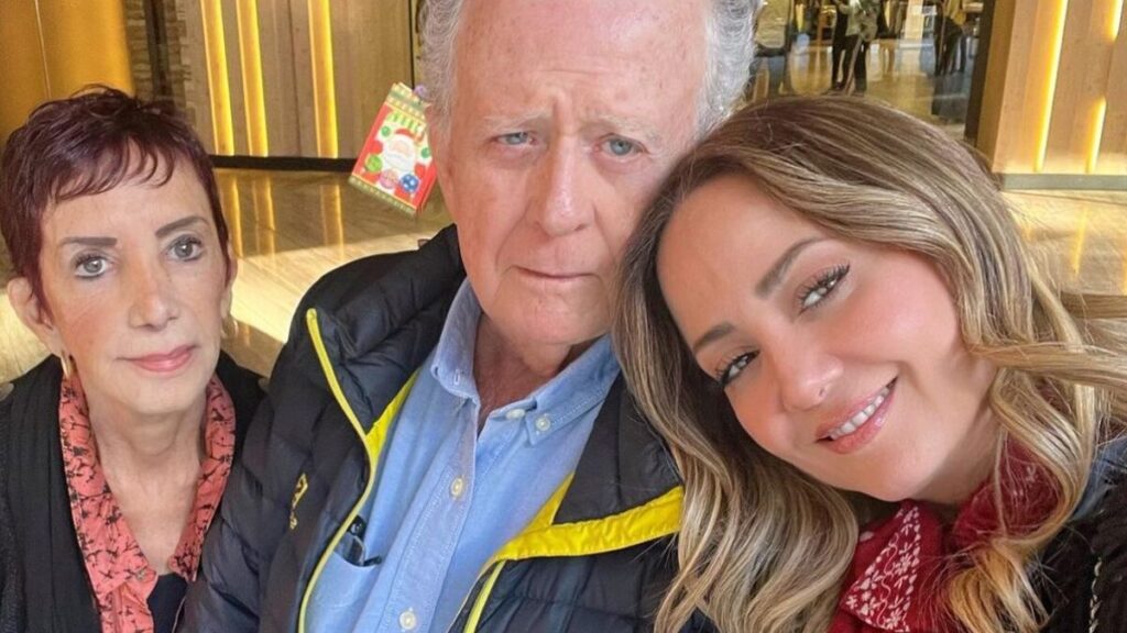 Andrea Legarreta Biography, Height, Weight, Age, Movies, Husband, Family, Salary, Net Worth, Facts & More Andrea Legarreta With Her Father And Mother