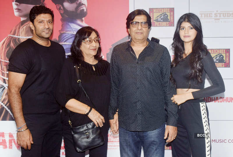 Anil Dhawan With His Family