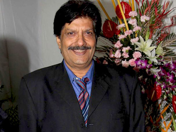 Anil Dhawan as Devendra Oberoi