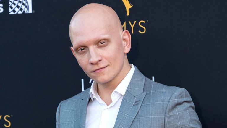 Anthony Carrigan as Oscar