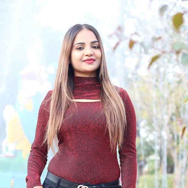 Anvita Kaur Biography, Height, Weight, Age, Instagram, Boyfriend, Family, Affairs, Salary, Net Worth, Photos, Facts & More