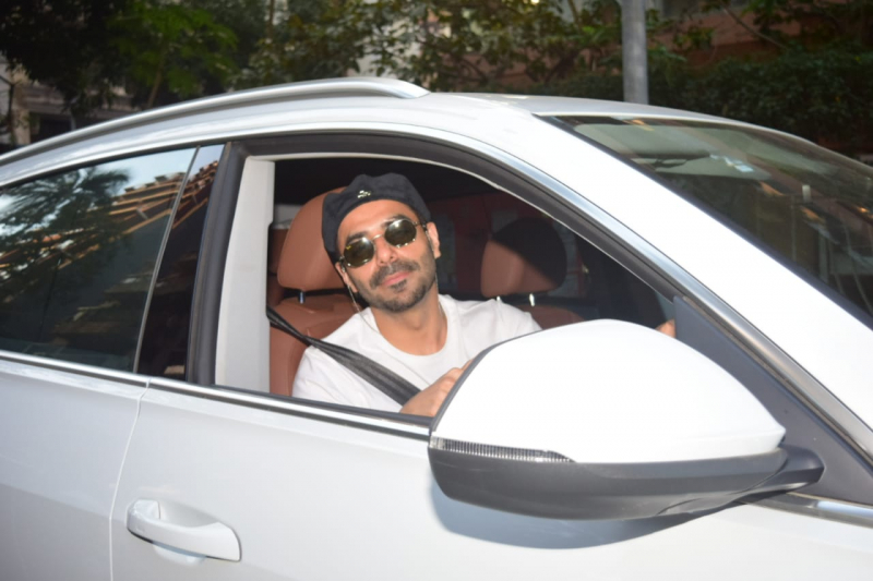 Aparshakti Khurana With His Car