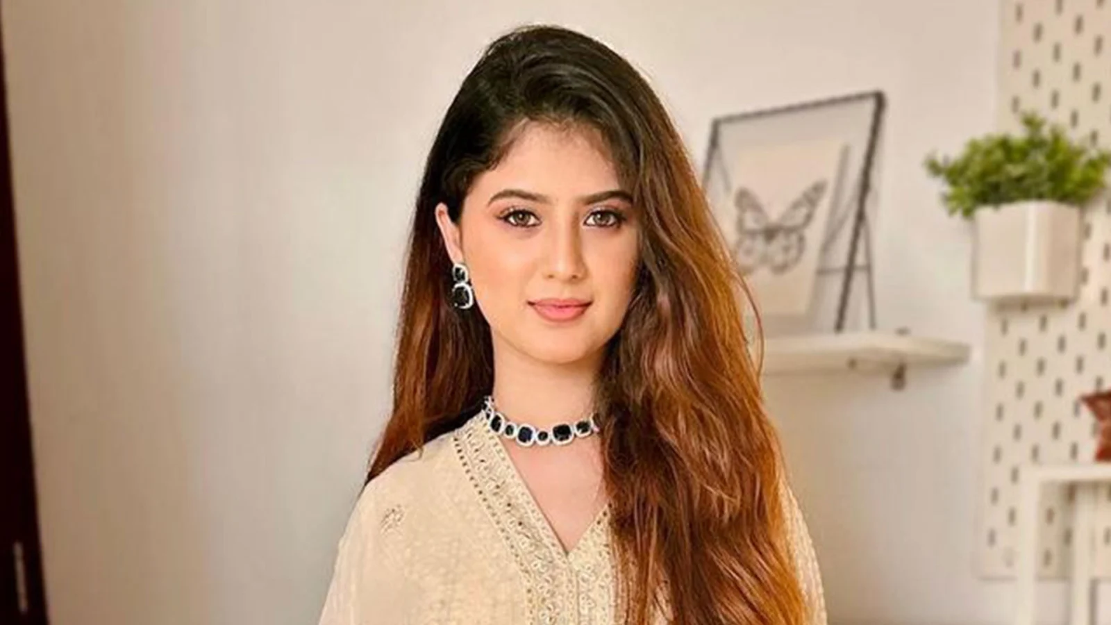 Arishfa Khan Biography Height Weight Age Instagram Boyfriend Family Affairs Salary Net Worth Photos Facts More