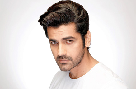 Arjan Bajwa as Karan Rajdheer Singh
