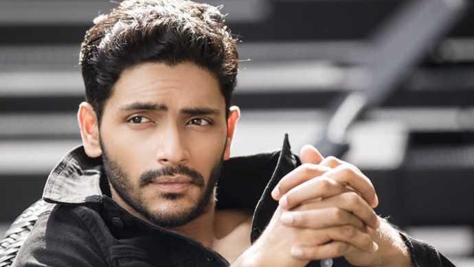 Arjun Chakrabarty as Siddhanth Singha