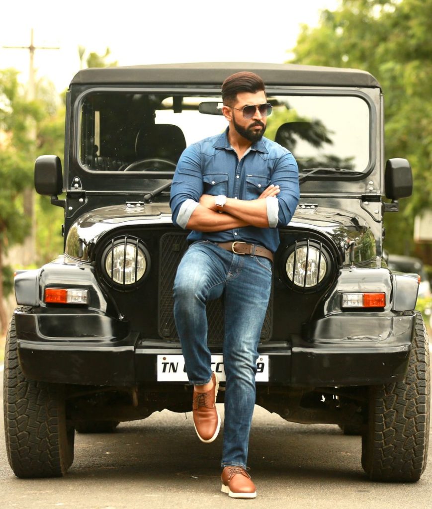 Arun Vijay With His Car