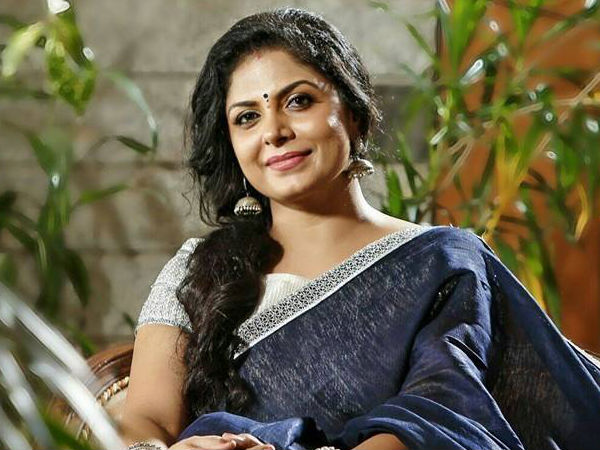 Asha Sarath as Geetha Prabhakar