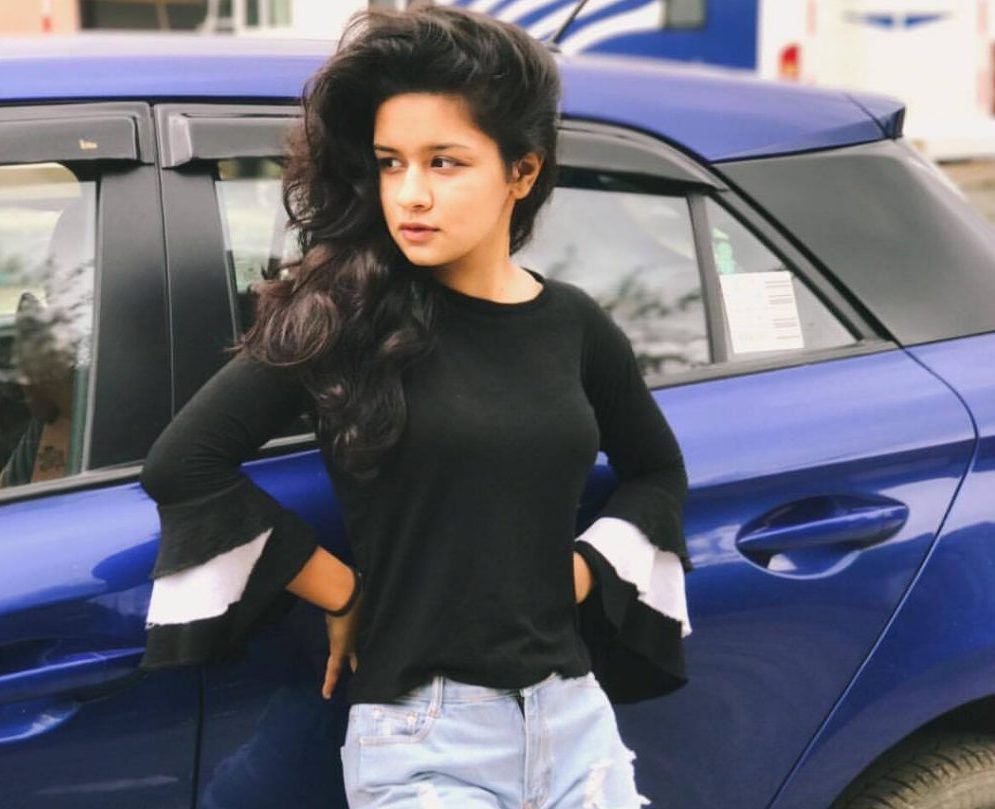 Avneet Kaur With Her Car