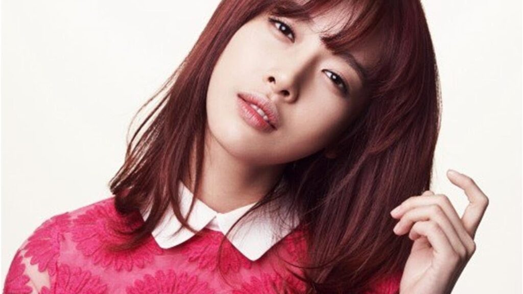 Bae Geu-rin as Sa Yu-ri