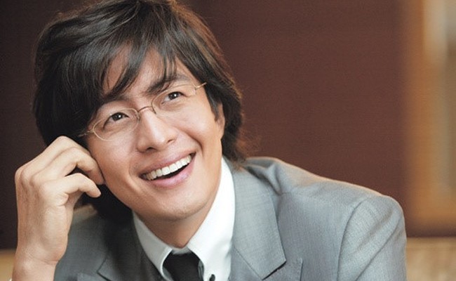 Bae Yong-joon as Kang Joon-sang / Lee Min-hyung