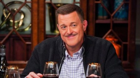Billy Gardell Biography, Height, Weight, Age, Movies, Wife, Family