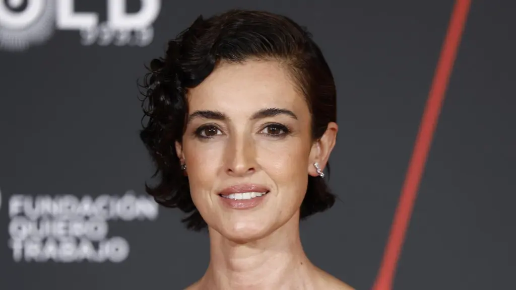 Blanca Romero as Roberta Gómez-Fajardo