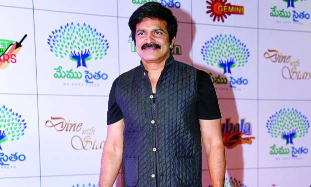 Brahmaji as Travel Agent Sarvesh