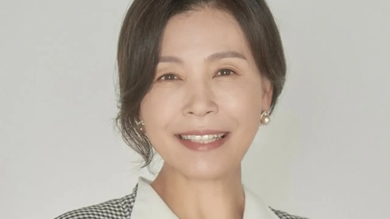 Our Beloved Summer: Review, Story, Cast, Episodes, Release Date, Budget & More Cha Mi-kyung as Kang Ja-kyung