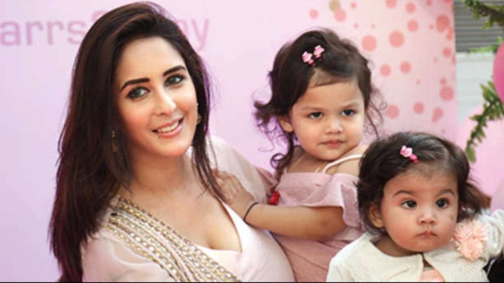 Chahat Khanna With Her Daughter