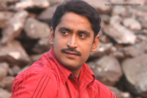 Chinmay Mandlekar as Farooq Malik Bitta