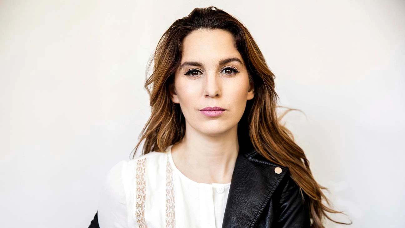 Christy Carlson Romano Biography Height Weight Age Movies Husband Family Salary Net Worth Facts More 1