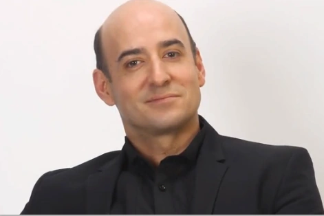 Cristián Carvajal as Vecino