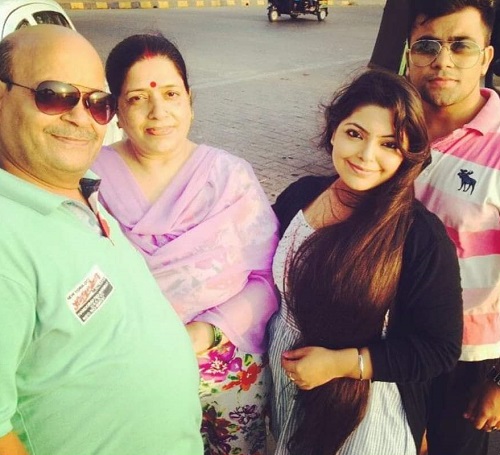 Divya Bhatnagar With Her Family