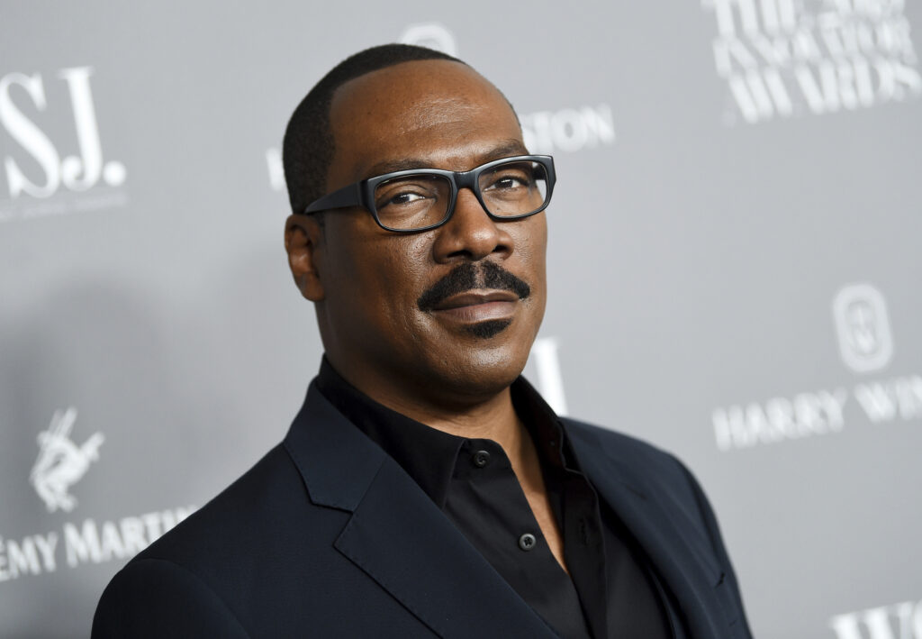 Eddie Murphy reprises his role as Prince / King Akeem Joffe