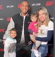 Edson Barboza With His Children