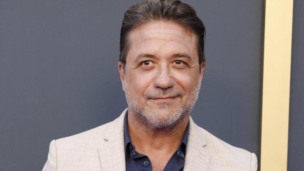 Money Heist: Review, Story, Cast, Episodes, Release Date, Budget & More Enrique Arce as Arturo Román