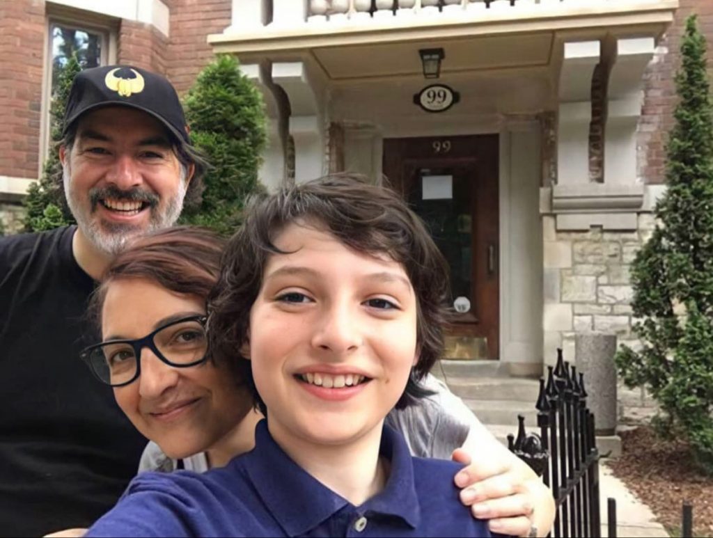 Finn Wolfhard With His Father And Mother