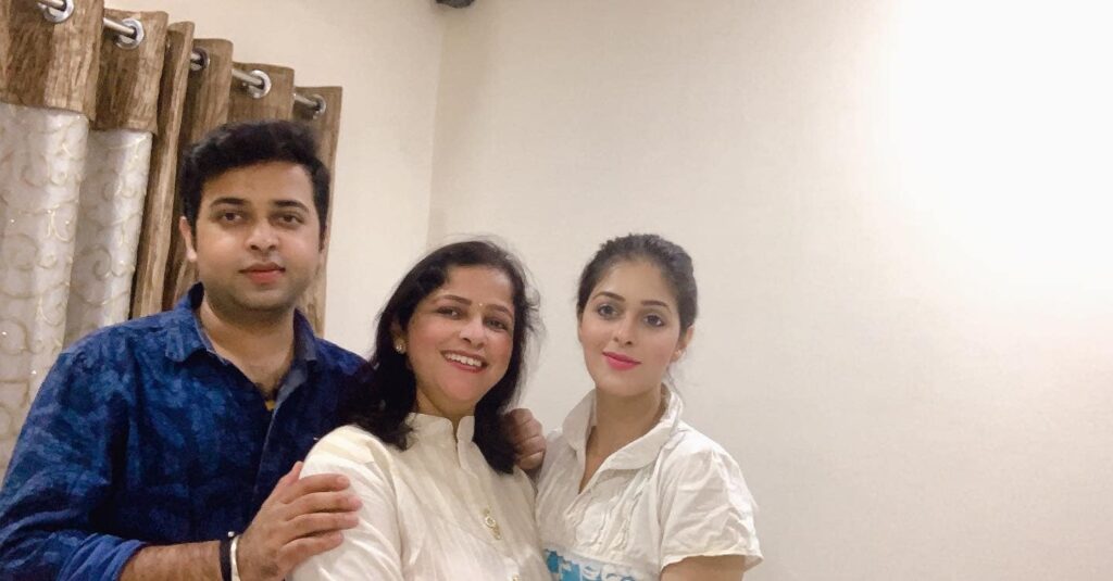 Garima Jain With Her Mother And Brother