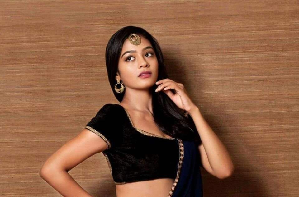 Gayathrie as Aadira