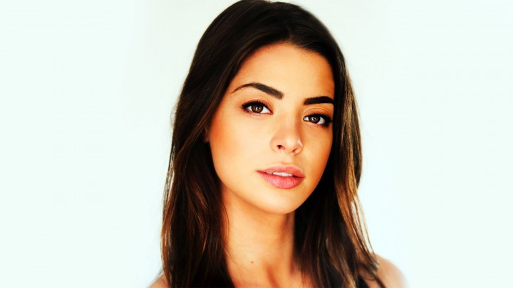 Gia Mantegna Biography Height Weight Age Movies Husband Family Salary Net Worth Facts More