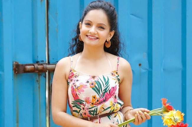 Giaa Manek Biography, Height, Age, TV Serials, Husband, Family, Salary, Net Worth, Awards, Photos, Facts & More