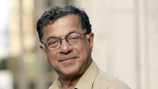 Girish Karnad as Anushka's father