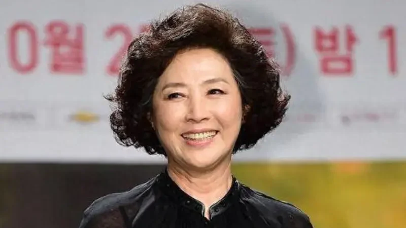 Go Doo-shim as Kwak Deok-soon