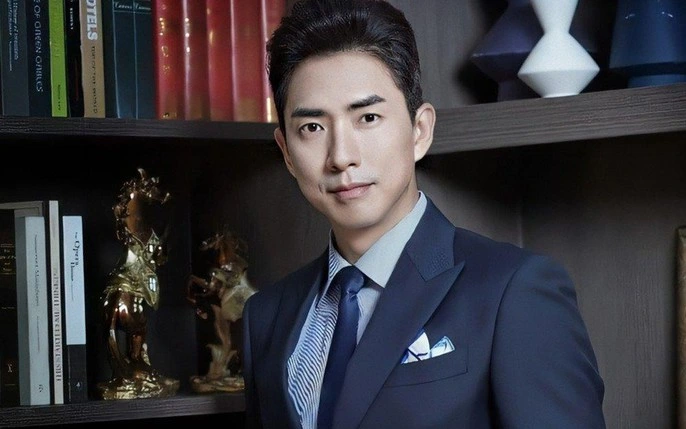 Go Se-won as young Chairman Lee 