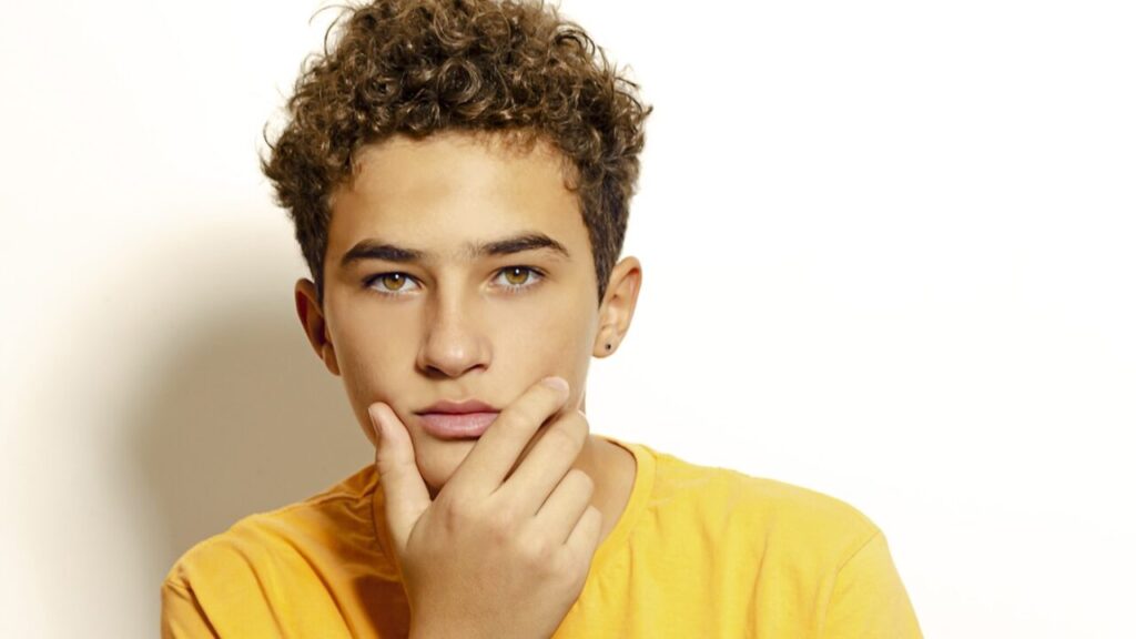 Carrossel: Review, Story, Cast, Episodes, Release Date, Budget & More Guilherme Seta as Davi Rabinovich